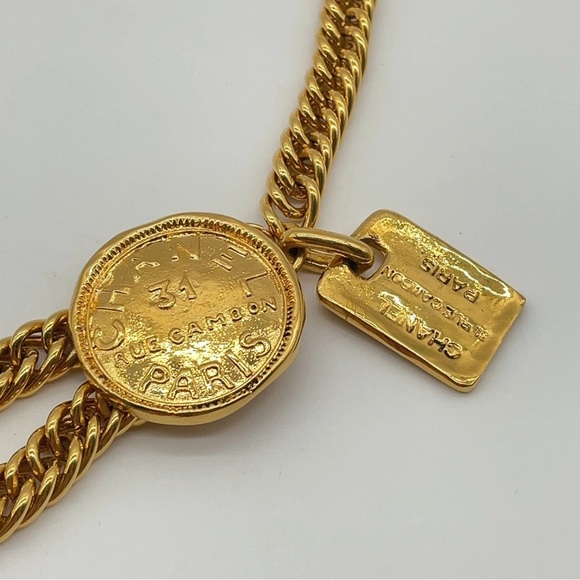 Chanel 31 Rue Cambon Coco Medallion 2 Belt/ Necklace 24karat GD plated W/ Box - Picture 3 of 11